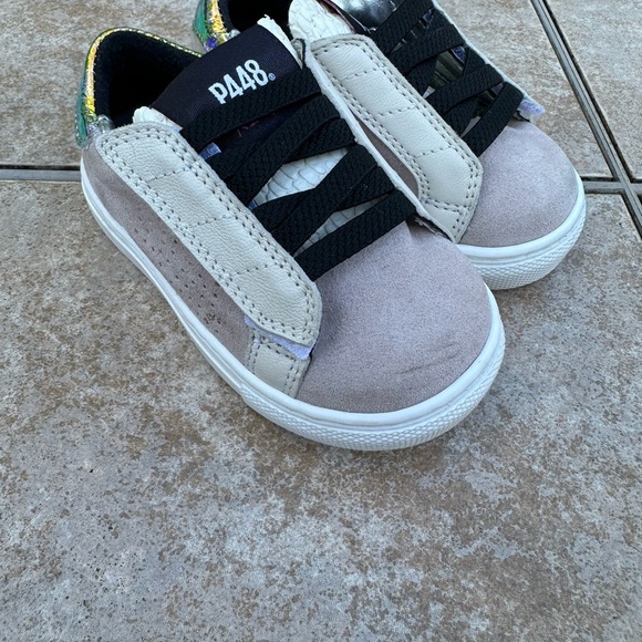 P448 john kid's sneakers size 21. - Picture 6 of 12